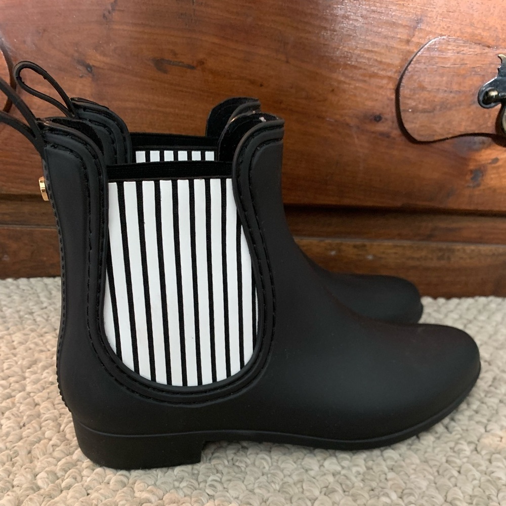 Catherine Malandrino short rain boot size 8